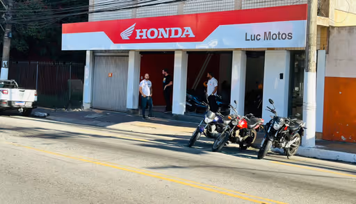 PRESENÇA CONSOLIDADA E FOCO NO CLIENTE