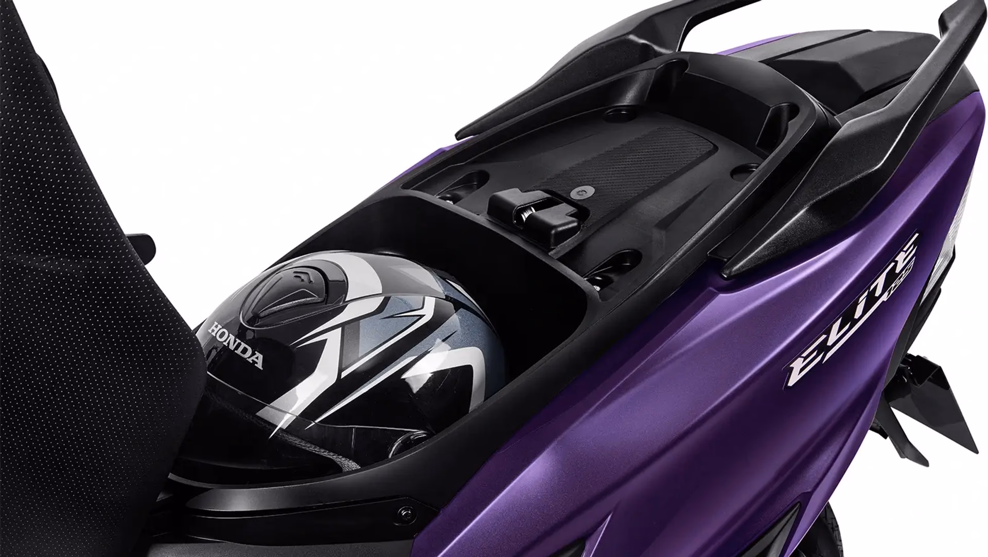 Galeria Fotos Moto Honda Nova Elite 125 Scooter Close Up Porta Objetos Central - 14 de 16