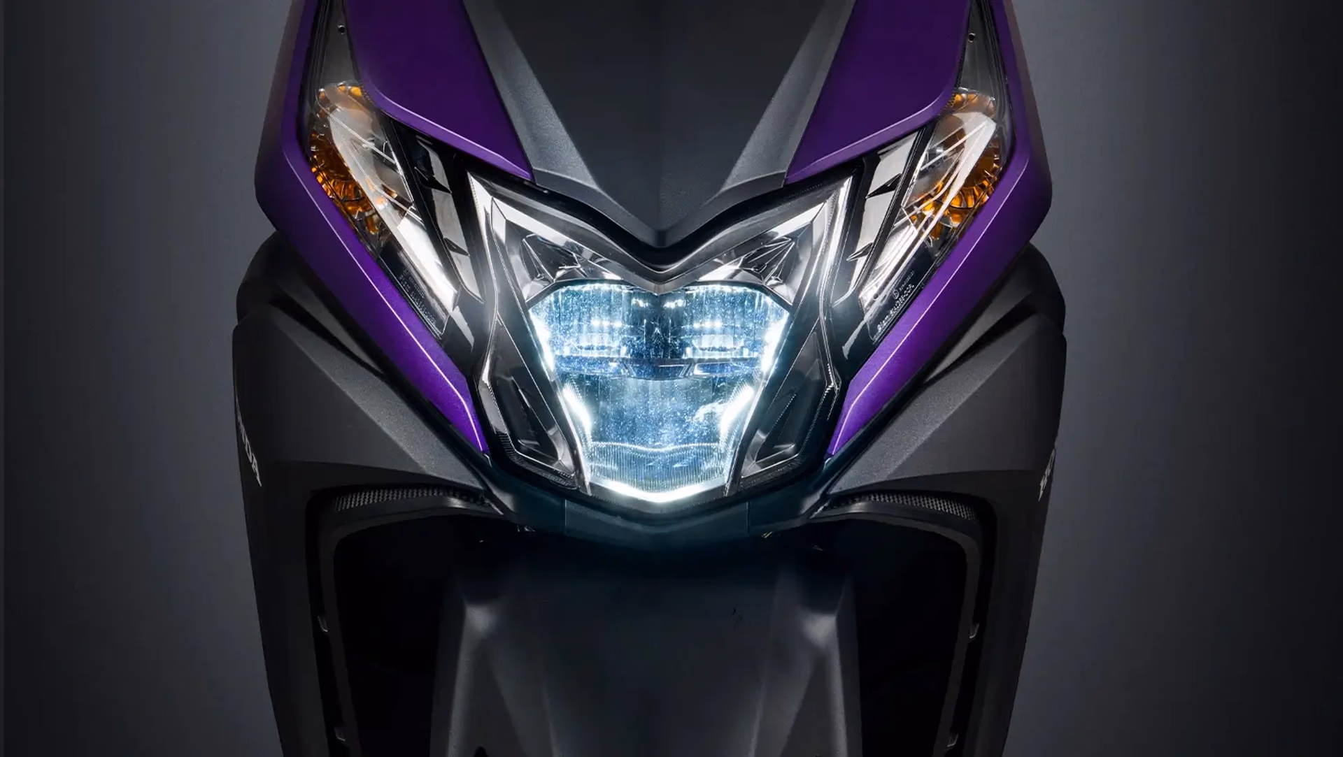 Galeria Fotos Moto Honda Nova Elite 125 Scooter Farol Led Close Up - 10 de 16